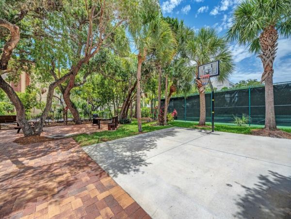 Bayside walk to beach updated unit
