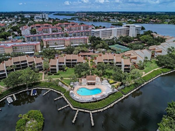 Bayside walk to beach updated unit