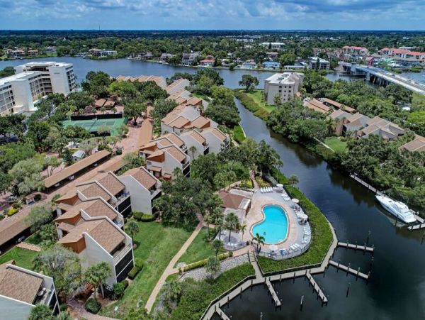 Bayside walk to beach updated unit