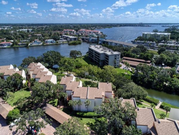 Bayside walk to beach updated unit