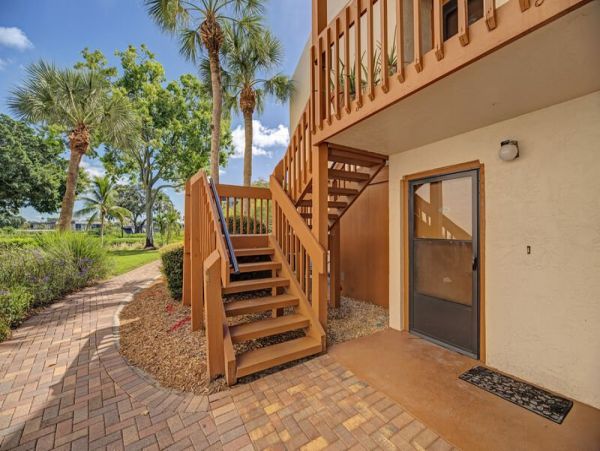 Bayside walk to beach updated unit