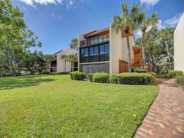 Bayside walk to beach updated unit