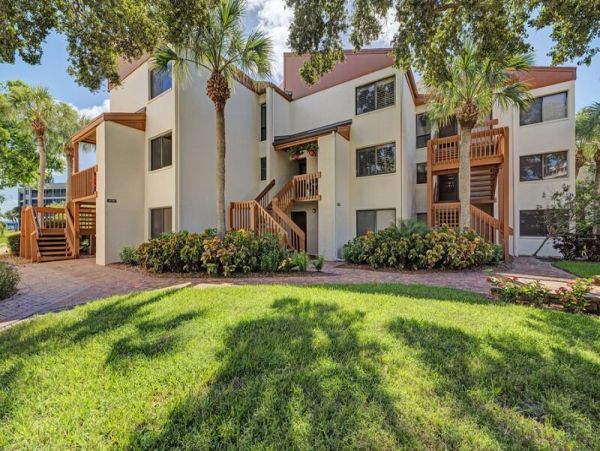 Bayside walk to beach updated unit