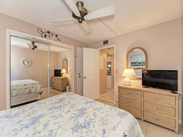 Bayside walk to beach updated unit