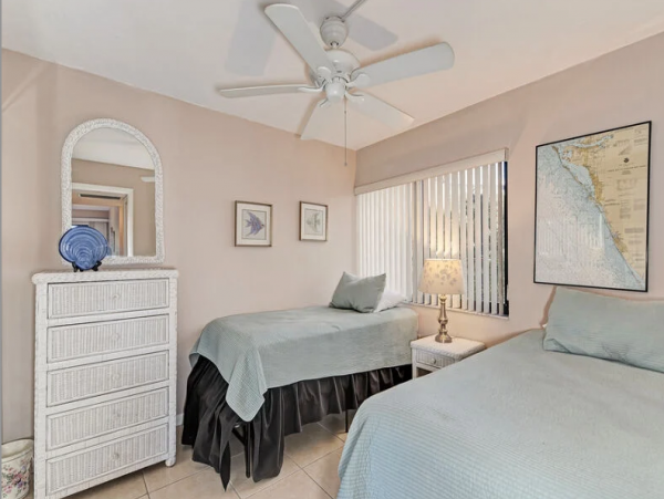 Bayside walk to beach updated unit