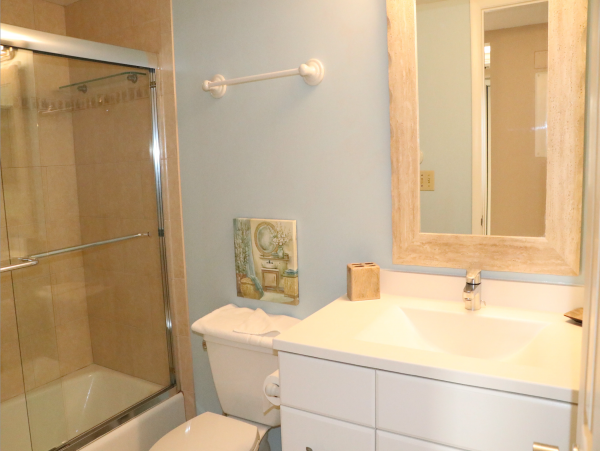 Bayside walk to beach updated unit