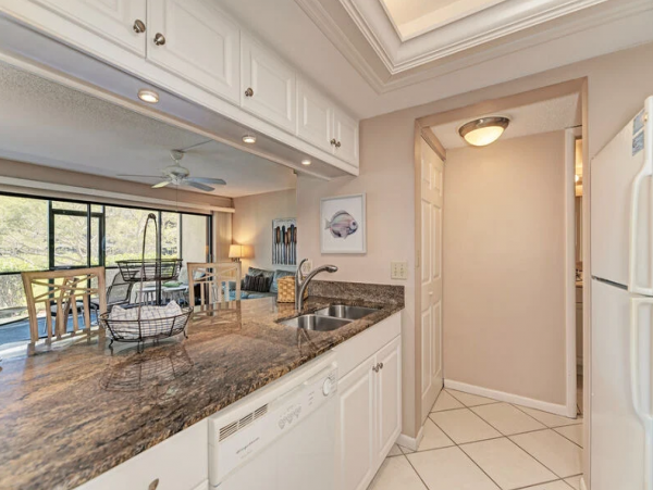 Bayside walk to beach updated unit