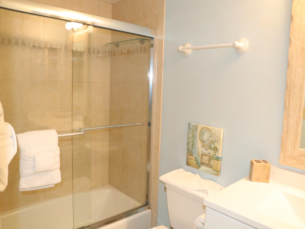 Bayside walk to beach updated unit