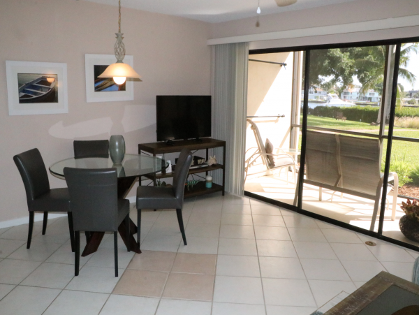 Bayside walk to beach updated unit