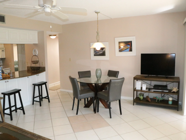 Bayside walk to beach updated unit