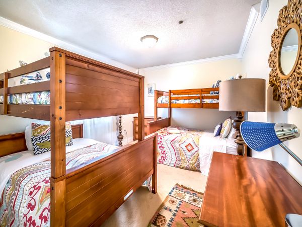 Ideally  Situated Between the 2 Best Beaches on Siesta