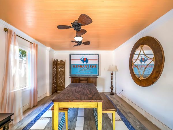Ideally  Situated Between the 2 Best Beaches on Siesta