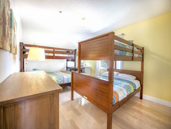 Ideally  Situated Between the 2 Best Beaches on Siesta