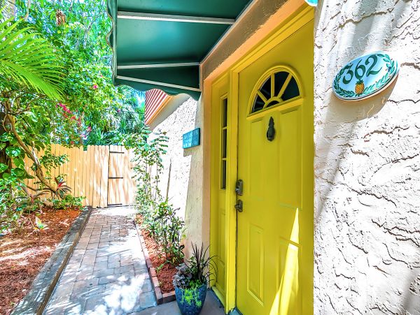 Ideally  Situated Between the 2 Best Beaches on Siesta