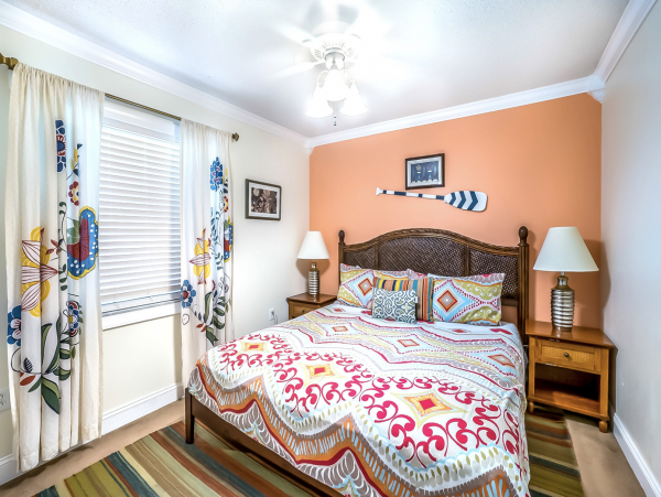 Ideally  Situated Between the 2 Best Beaches on Siesta
