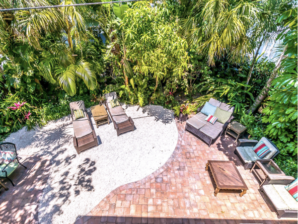 Ideally  Situated Between the 2 Best Beaches on Siesta