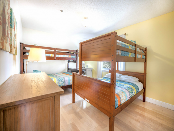 Ideally  Situated Between the 2 Best Beaches on Siesta