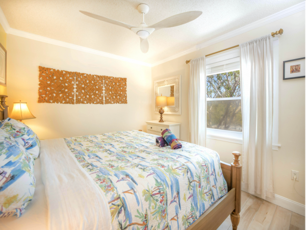 Ideally  Situated Between the 2 Best Beaches on Siesta