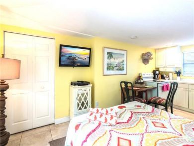 Siesta Key Vacation Studio Sleeps 2 - Short Walk to Beach
