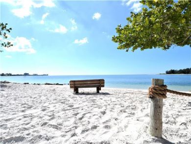 Siesta Key Vacation Studio Sleeps 2 - Short Walk to Beach