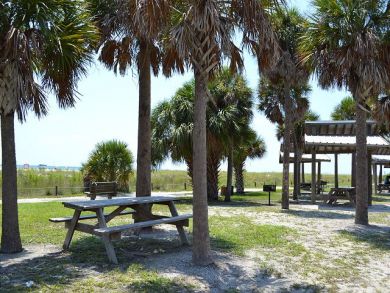Vacation Rental Home 3 Bedrooms Stroll to Beach Villa Style Vacation Rental Home 3 Bedrooms Stroll to Beach Villa Style