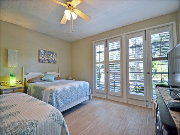 Four Bedroom- Luxury Siesta Key Home with Pool on the Water