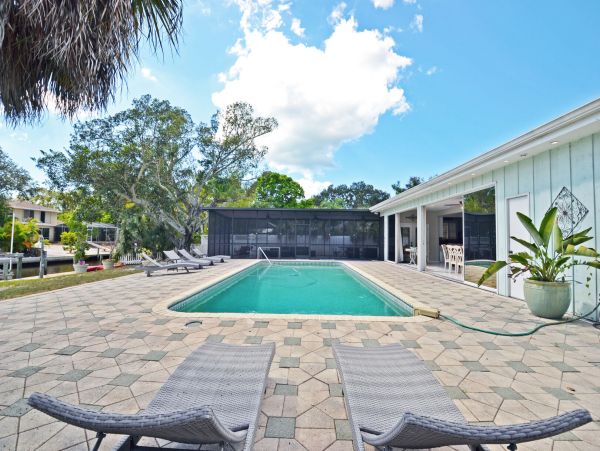 Four Bedroom- Luxury Siesta Key Home with Pool on the Water