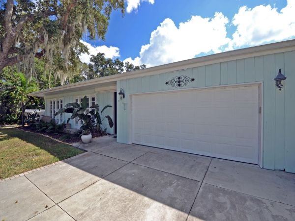 Four Bedroom- Luxury Siesta Key Home with Pool on the Water