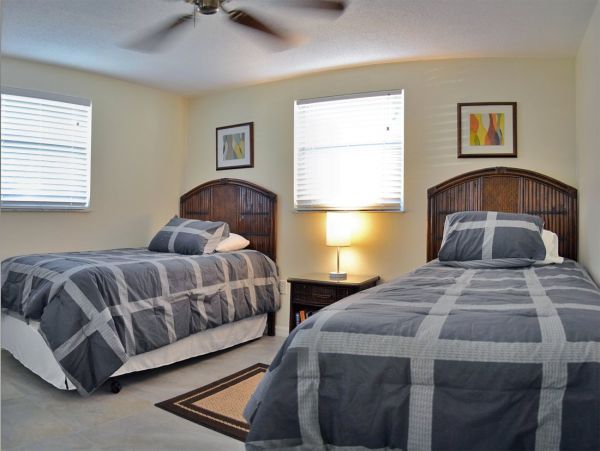 Stroll To Beach Rental on Siesta Key 2 Bedrooms Sleeps 6