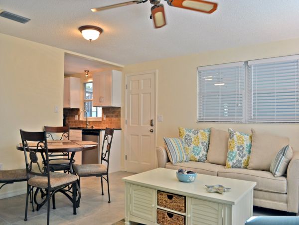 Stroll To Beach Rental on Siesta Key 2 Bedrooms Sleeps 6
