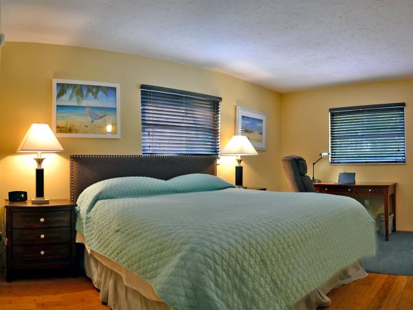 Sarasota Vacation Home With 3 Bedrooms Sleeps 8 Guests