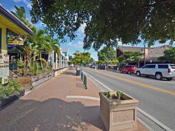 Siesta Key Two Bedroom Rental Short Walk to the Beach