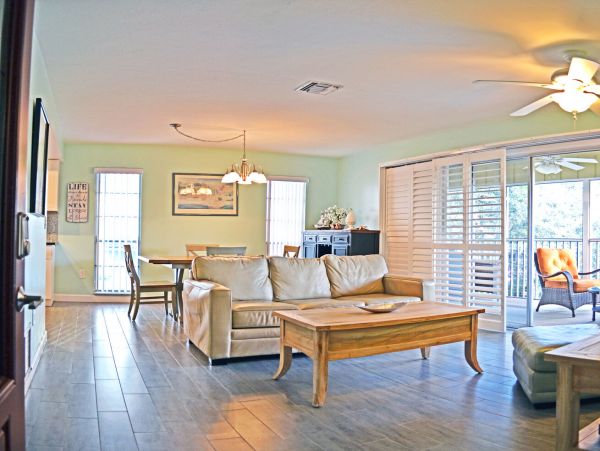 Siesta Key Two Bedroom Rental Short Walk to the Beach