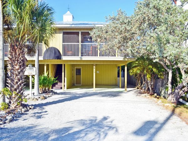 Siesta Key Two Bedroom Rental Short Walk to the Beach