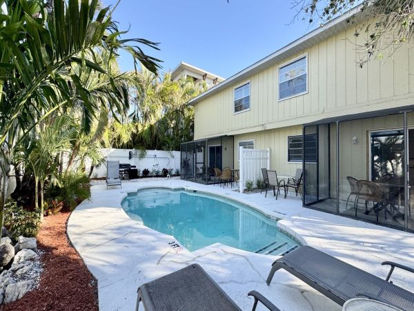 Lovely Siesta Key Rental One Bedroom  Vacation Condo