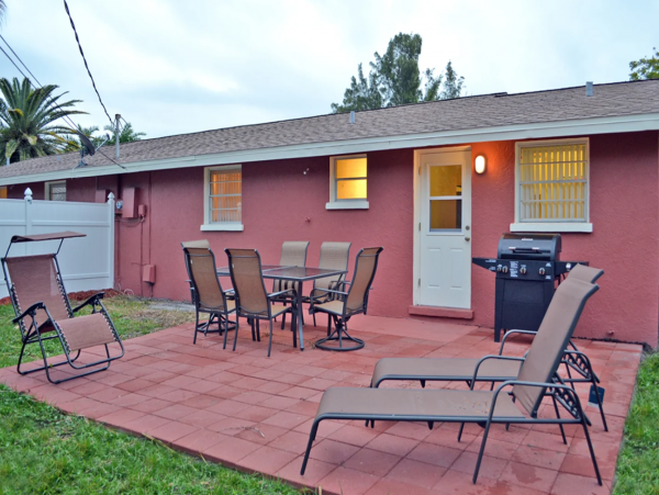 Anna Maria Island 2 Bedroom Rental Cottage- Steps to Beach