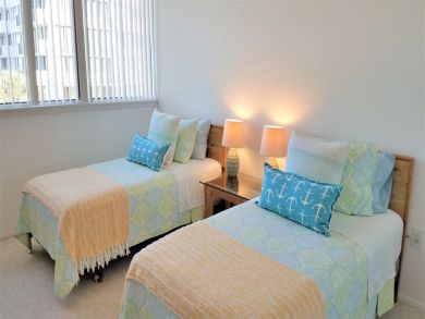 Siesta Key Two Bathroom Condo with Communal Pool
