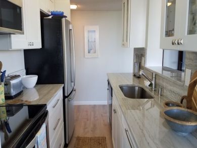 Siesta Key Two Bathroom Condo with Communal Pool
