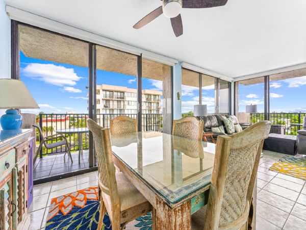 Luxurious 2-Bedroom Condo with Gulf Views in Siesta Key