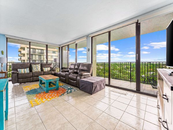 Luxurious 2-Bedroom Condo with Gulf Views in Siesta Key