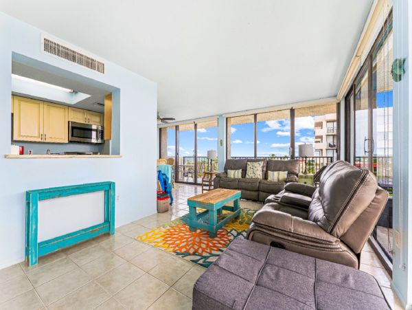 Luxurious 2-Bedroom Condo with Gulf Views in Siesta Key