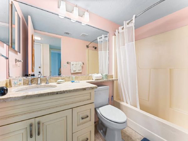 Luxurious 2-Bedroom Condo with Gulf Views in Siesta Key