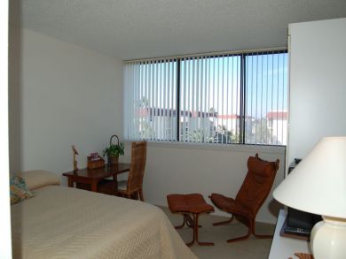 Lovely 2 bed 2 ba Condo directly across from the #1 beach