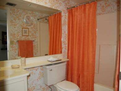 Lovely 2 bed 2 ba Condo directly across from the #1 beach