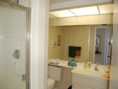 Lovely 2 bed 2 ba Condo directly across from the #1 beach
