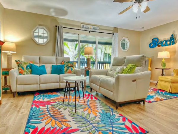Two Bedroom Condo Sleeps 6 Short Walk to Beach