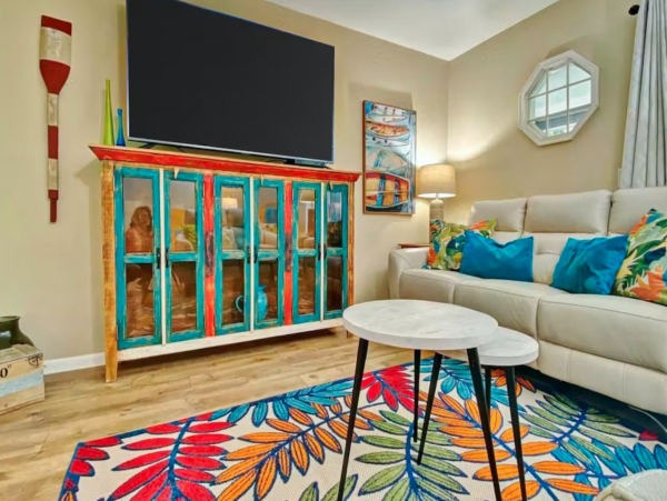 Two Bedroom Condo Sleeps 6 Short Walk to Beach
