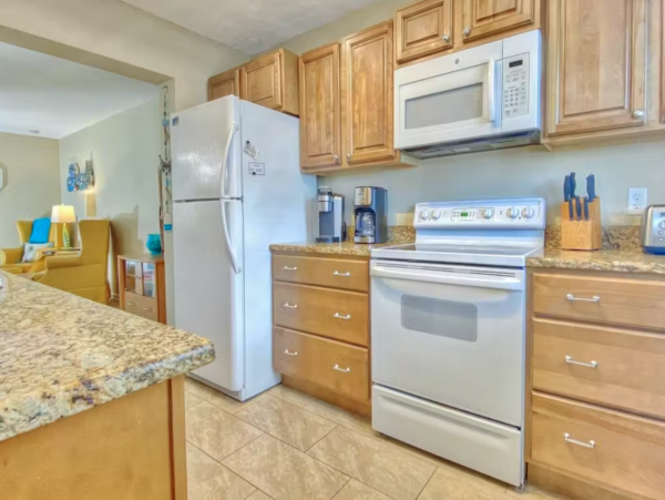 Two Bedroom Condo Sleeps 6 Short Walk to Beach