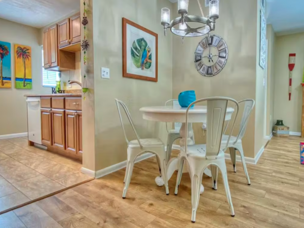 Two Bedroom Condo Sleeps 6 Short Walk to Beach