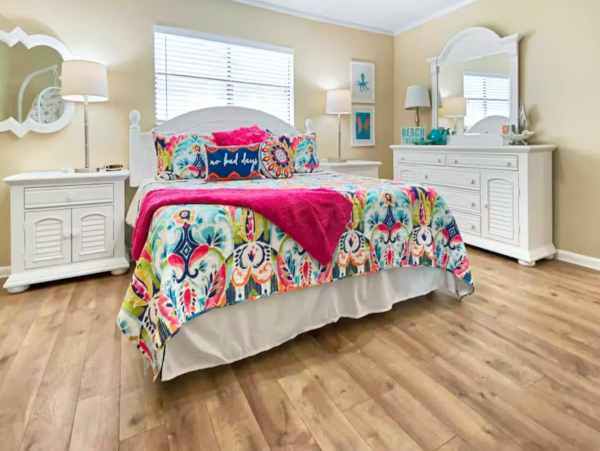 Two Bedroom Condo Sleeps 6 Short Walk to Beach